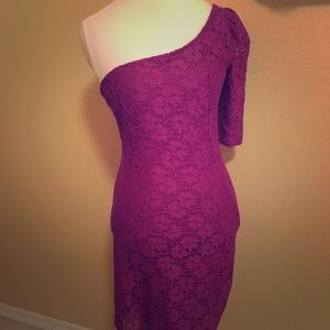 Boutique Magenta one shoulder lace dress
